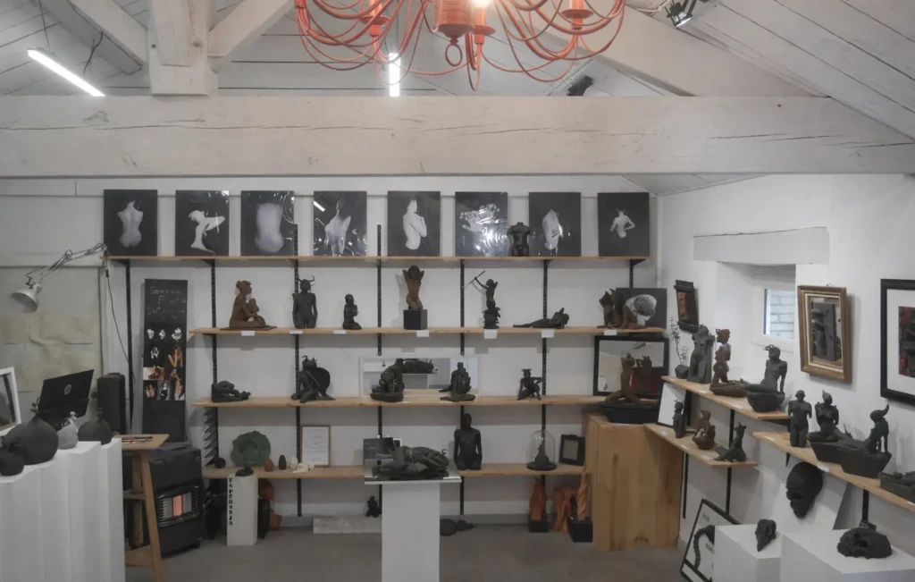 Atelier Michael Ezanno – Sculptures en gres noir – La Chaize-Giraud, Vendee, Pays de la Loire, France