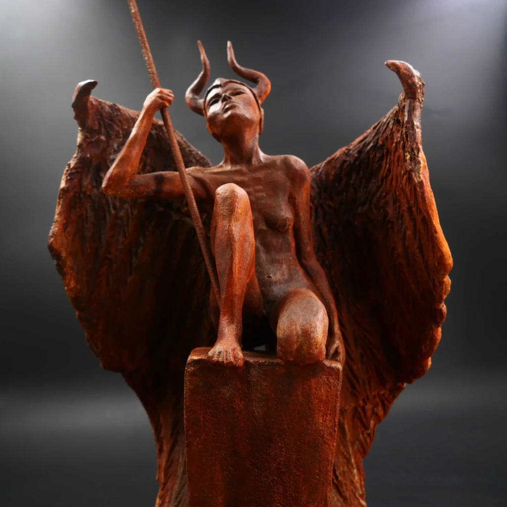 Maléfique 1 -sculpture-gres-noir-michael-ezanno-la-chaize-giraud-vendee-france.jpg