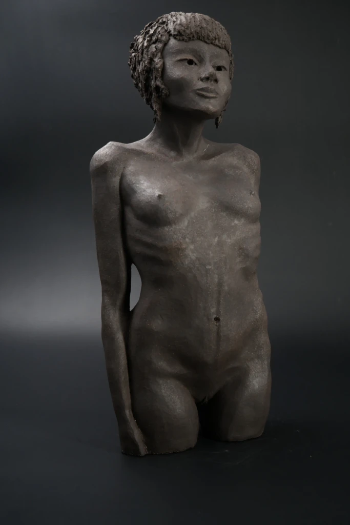 30-sculpture-gres-noir-humaines-michael-ezanno-la-chaize-giraud-Vendée-france