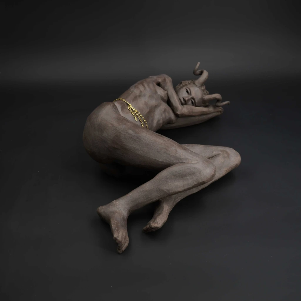 Nyx N°3-sculpture-gres-noir-michael-ezanno-la-chaize-giraud-vendee-france.