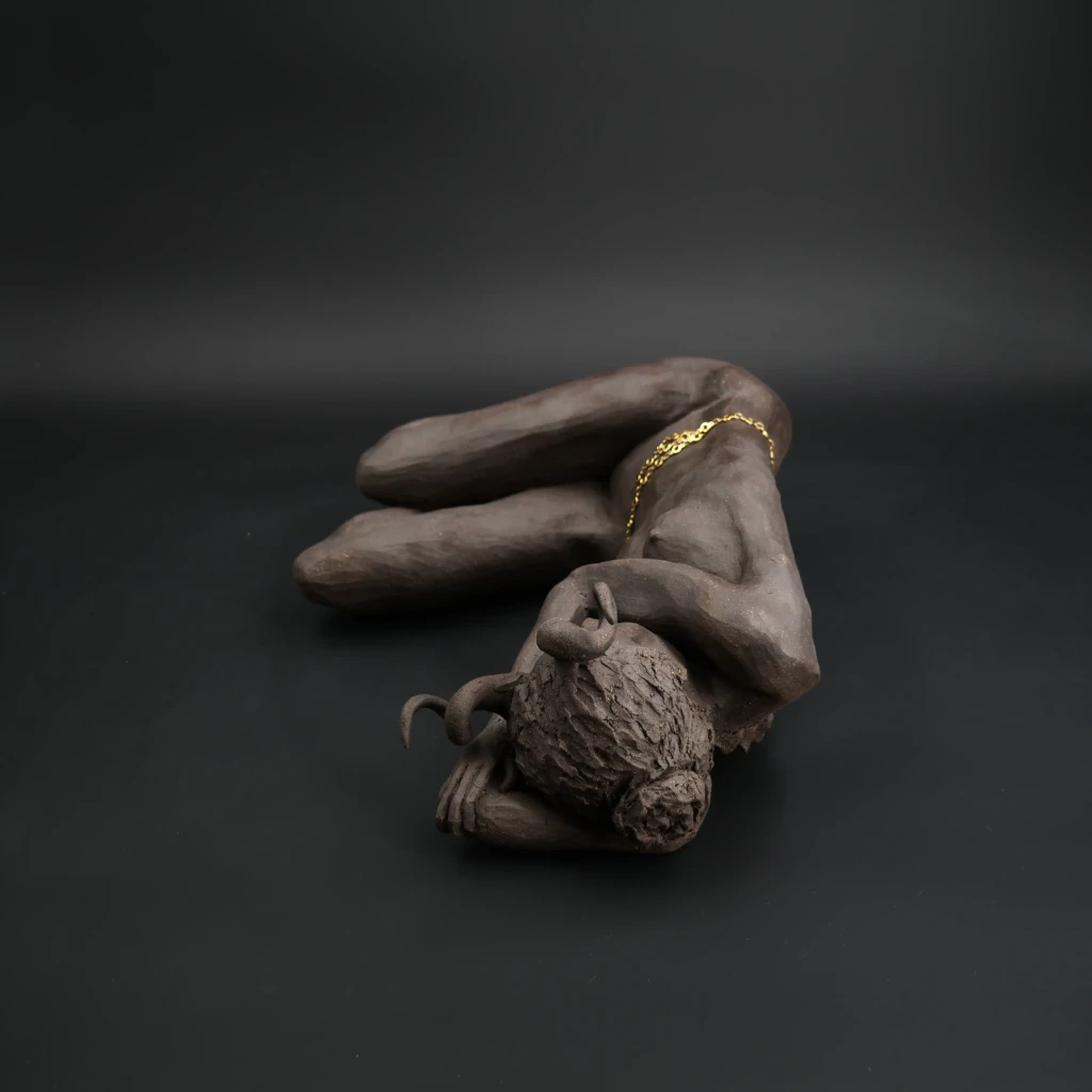 Nyx N°5-sculpture-gres-noir-michael-ezanno-la-chaize-giraud-vendee-france.