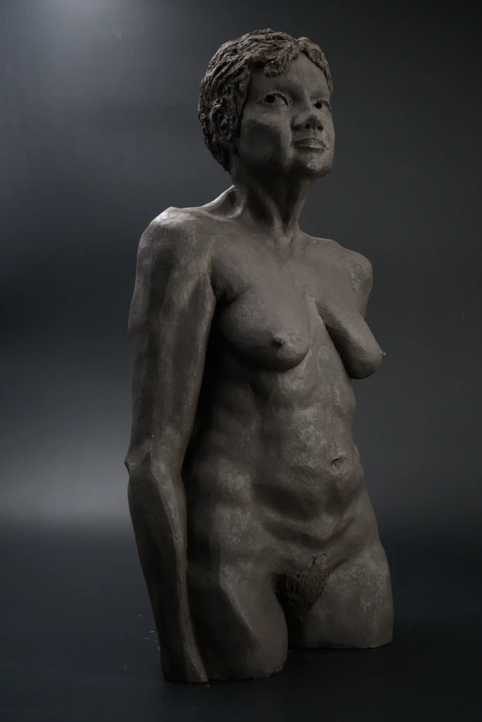 v31-sculpture-gres-noir-humaines-michael-ezanno-la-chaize-giraud-Vendée-france