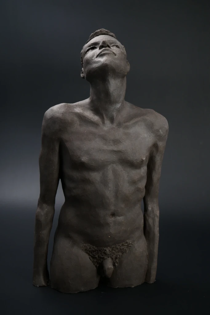 v4-sculpture-gres-noir-humaines-michael-ezanno-la-chaize-giraud-Vendée-france